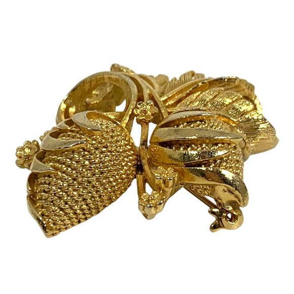 Vintage LISNER Gold Tone Textured Brooch Pin 3D Berries / Cones Flowers Leaves - Picture 2 of 8